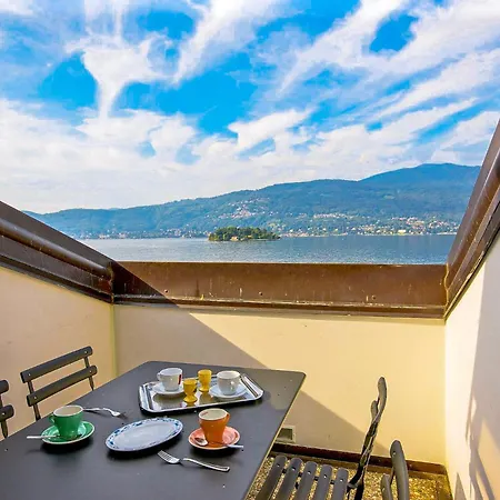 Lungolago Apartment